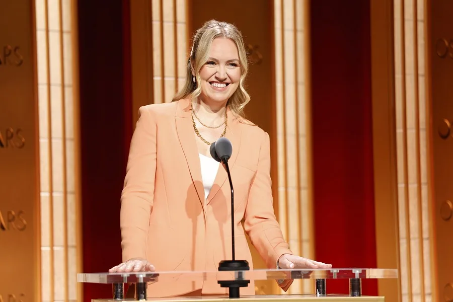 Lynette Howell Taylor inicia nuevo mandato en la Academia de Hollywood.webp